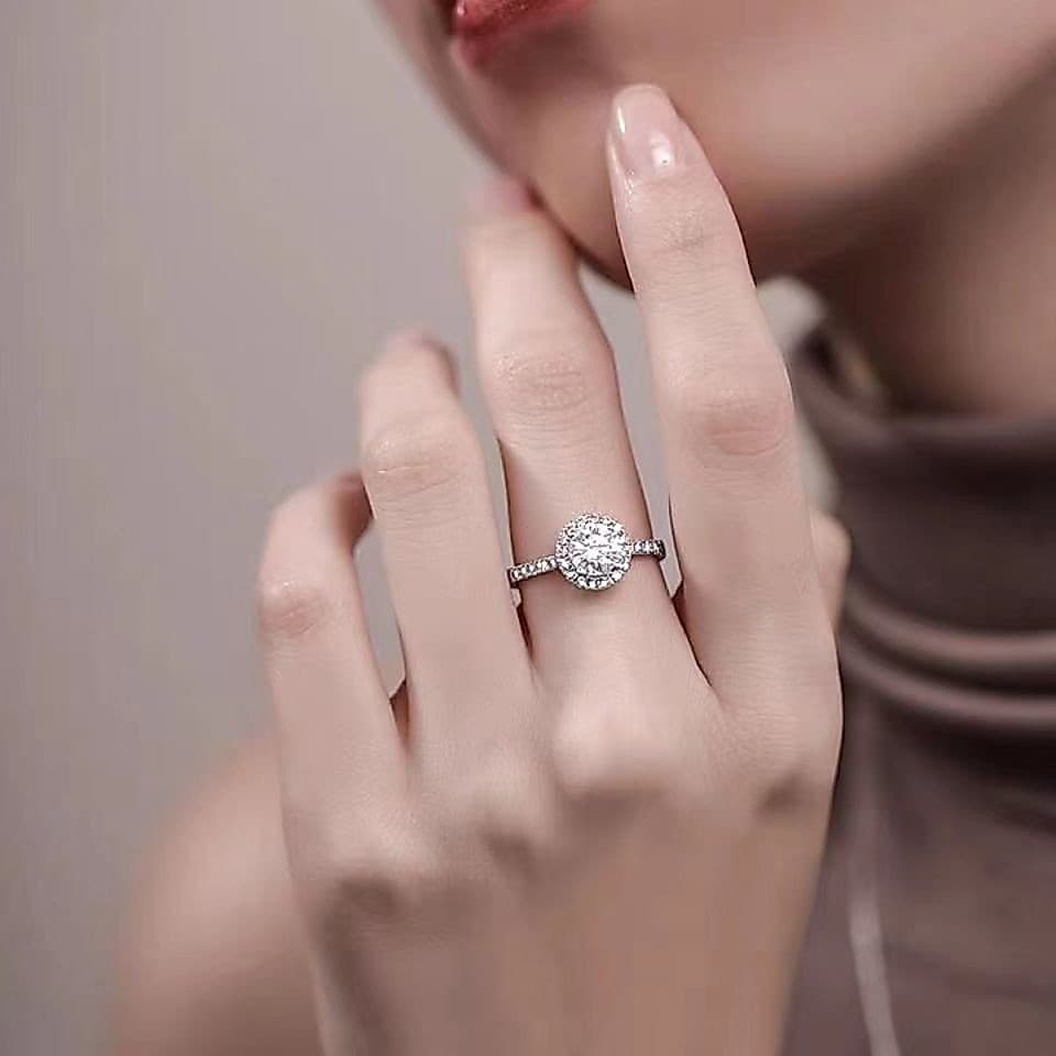 Anel feminino de prata S925 incrustado com zircônia, estilo versátil, adequado para noivado e uso diário, presente de jo