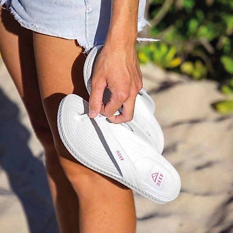Chinelo Water Court Reef- Branco com detalhes em rosa