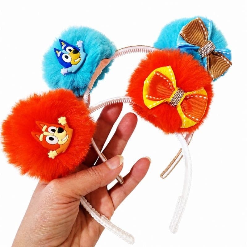 Tiara Infantil Pelúcia Fofa com Laço e Personagem Bluey Bingo| Acessório Infantil Menina