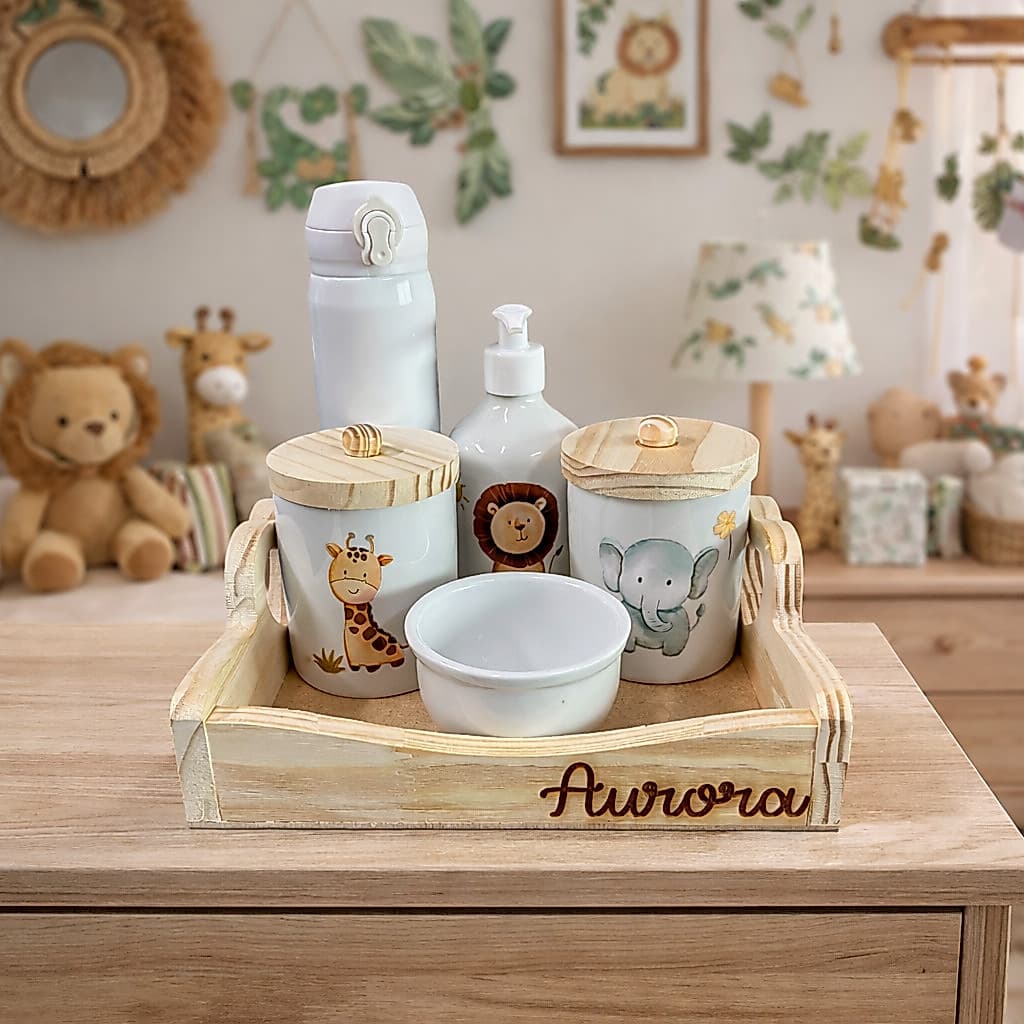 Kit Higiene Bebê Porcelana Bandeja Com Nome Personalizado a Lazer e Garrafa Térmica