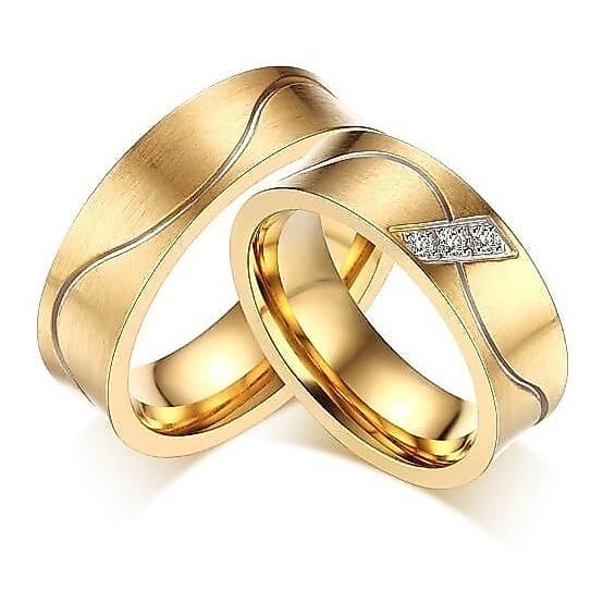 Par de Alianças banhado a ouro 18k com cristais
