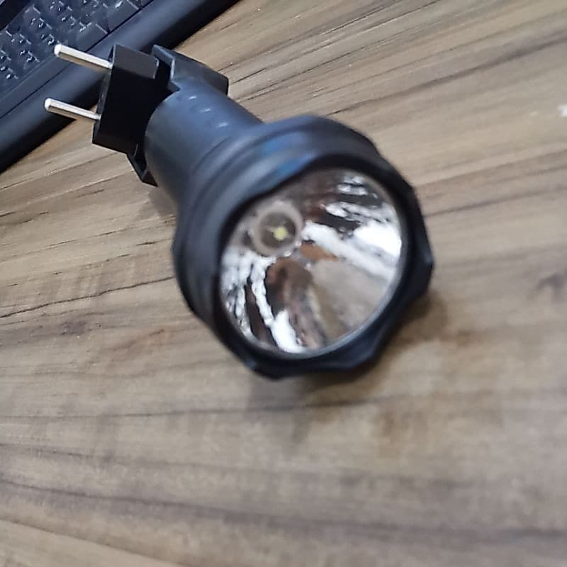 Lanterna Manual (600524) Tática Com Led Recarregável Tomada Bivolt
