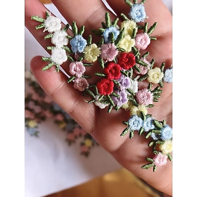Aplique Mini Flor Bordada Tamanho 1.5x3 Com 6 unidades