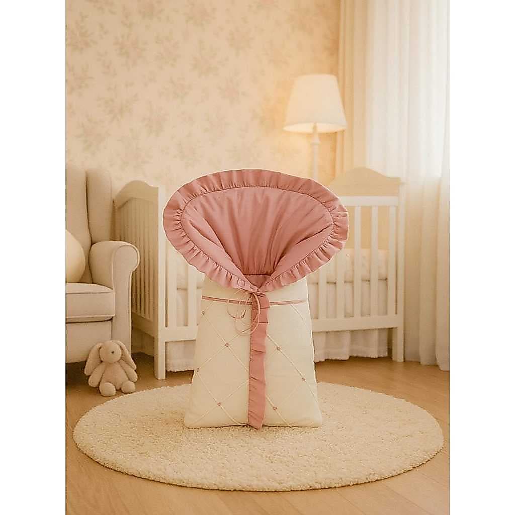 Porta Bebê Saco Dormir Acolchoado com Babado Tecido Pique Palha E Rose