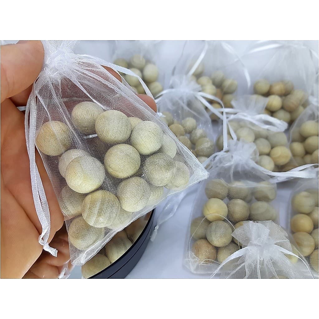 Bolinha De Cedro Anti Mofo Traça Fungos Bolor 100 Unidades em Sacos de Organza Branco