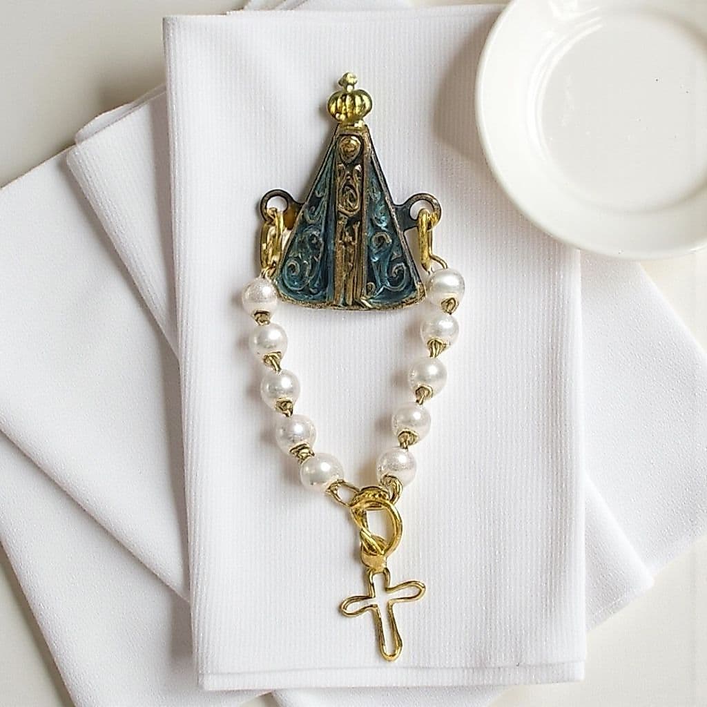 1 Broche Boton Nossa Senhora Aparecida Corpo Terço Pérola
