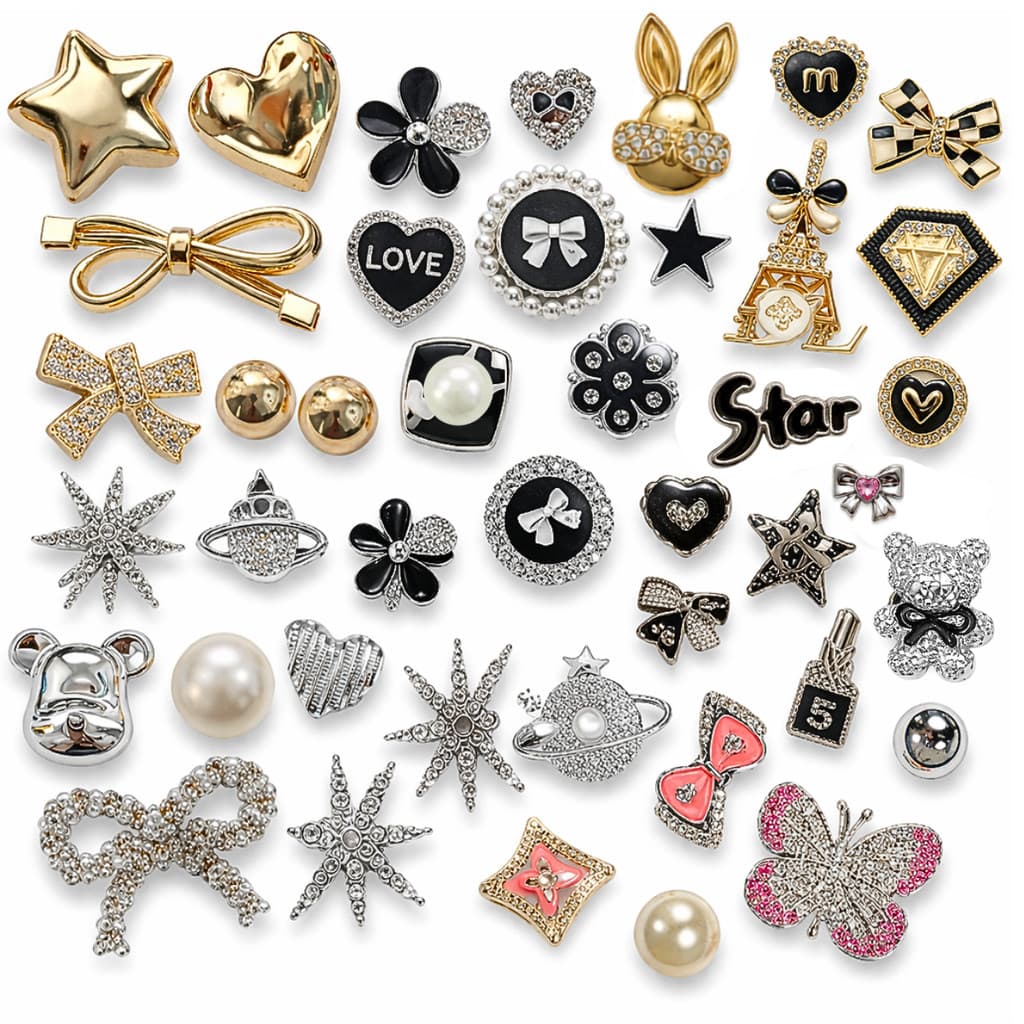 Kit 6/8 Charm Decorativo Para Babuche Sandália Emborrachada Botton Unissex Acabamento Metálico Brilho