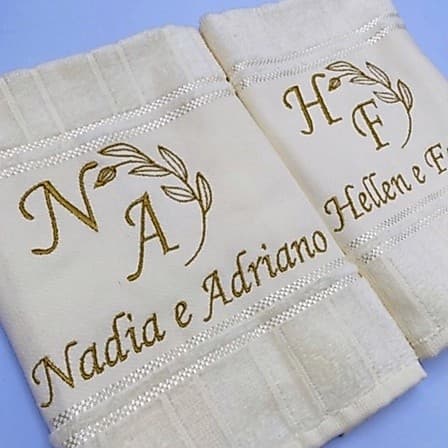 Kit2 Toalhas Bordadas Personalizadas Iniciais com Ramo de Folha e Nomes Casamento marca Dohler