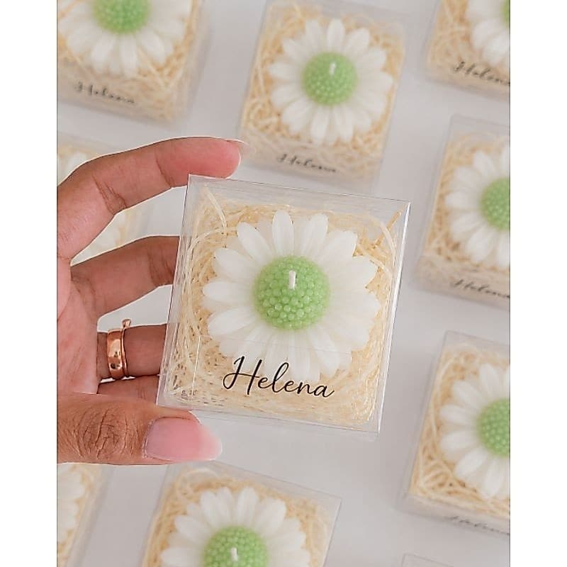 vela margarida na caixinha de acetato personalizada,vela aromântica .