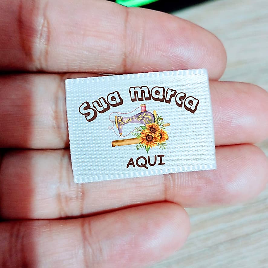 50 Etiquetas de CETIM 3x2 cm Seladas *Não desfiam*