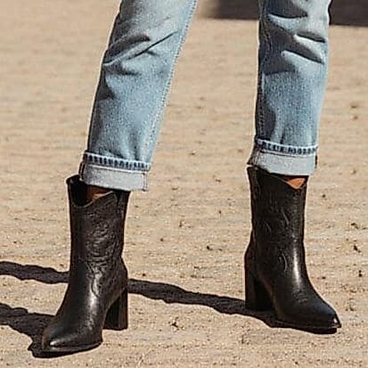 Bota Feminina Ramarim Original Preta Country Cano Baixo Salto Grosso Confortável Bico Fino