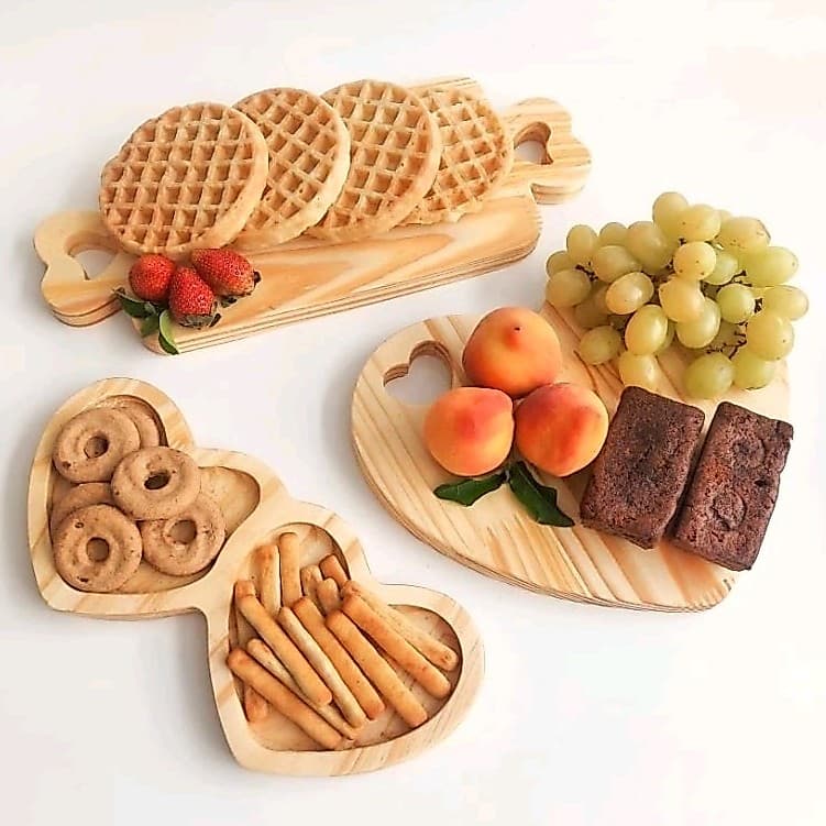 Kit Tábua de Frios e Petisqueira de Madeira Coração Kit Mesa Posta para Servir e Decorar