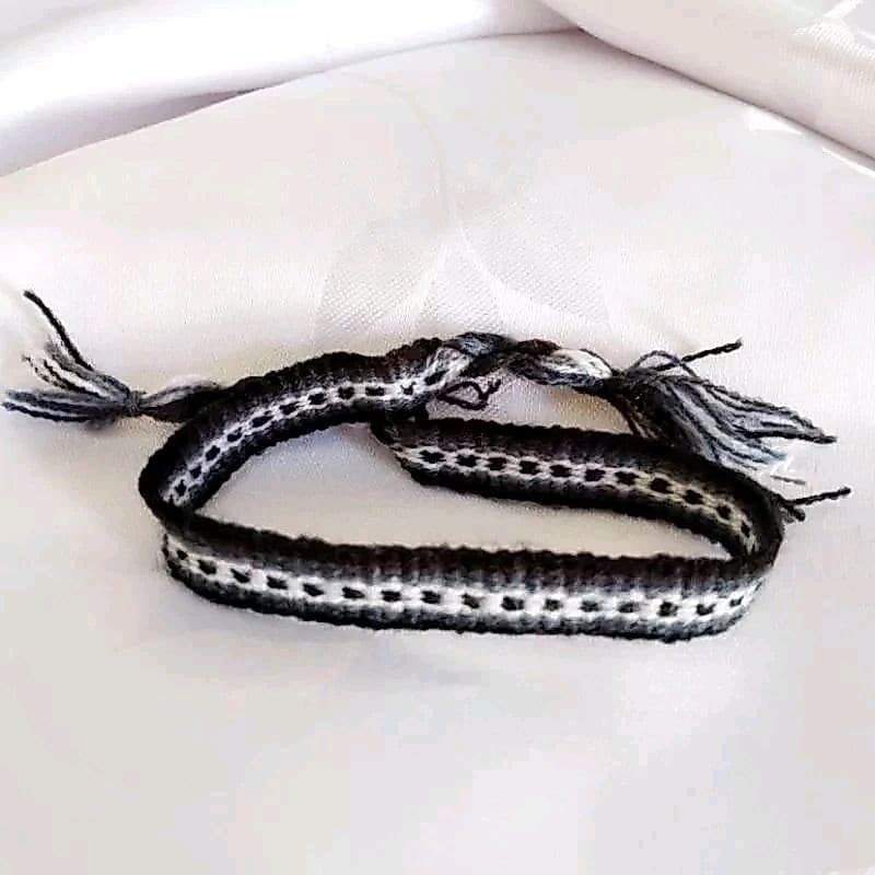 Pulseira de Pano Tornozeleira Preta C/ Branco Hippie Amizade 1 Unidade
