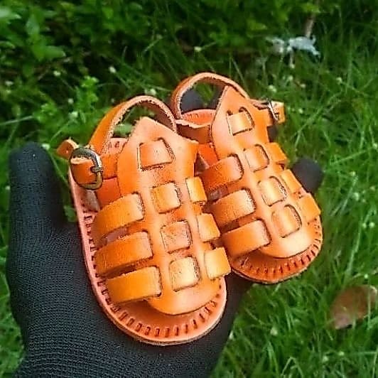Sandália infantil bebê criança menina menino tradicional nordestina aniversário couro Legítimo artesanal, pra seu BB