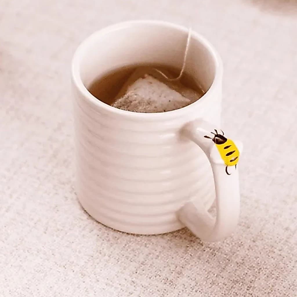 CANECA DE PORCELANA COLMEIA ABELINHA BEE 300ML