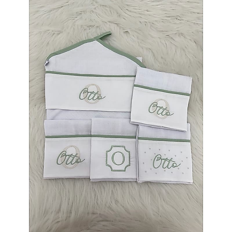 Kit Fraldas Personalizadas Luxo Bordadas Nome Bebê – 5 Peças (Banho 80x80 + 1 Passeio + 3 Boca)