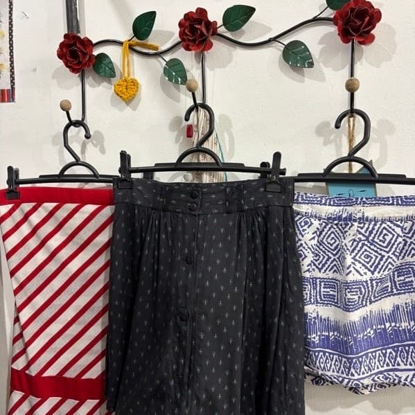 roupas de brechó vintage 2yk alternativo bazar