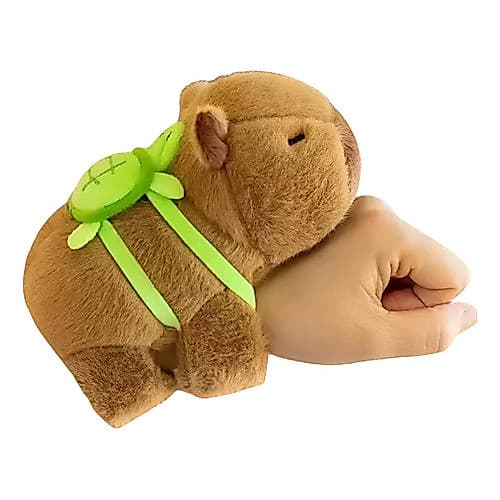 Capivara De Braço Brinquedo Pulseira Pelúcia Filó C/ Mochila Marrom