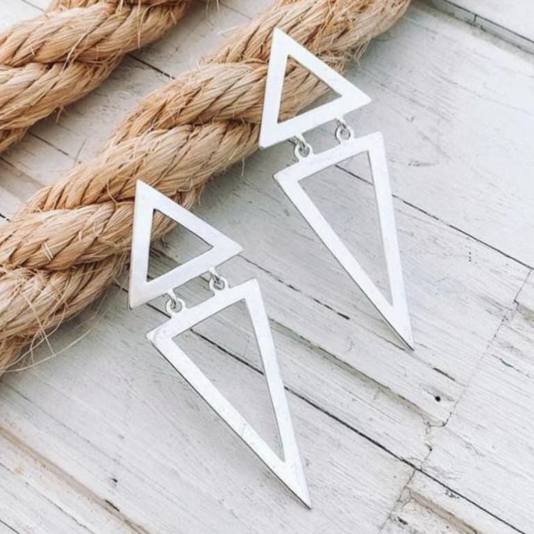 Brinco triangulo grande em prata 925