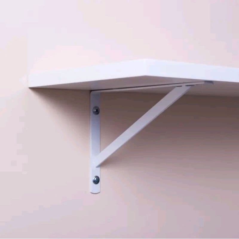 mesinha com cantoneiras metálicas, mesa suspensa