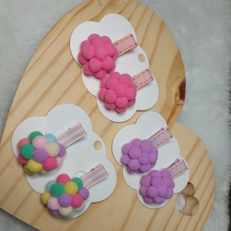 Presilha infantil pompom /Hair clips infantil/ Lacinho pompom