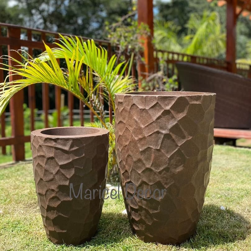 Kit 2 Vasos de Plantas Decorativo em Polietileno Moderno Coluna Pedra Luxo G e GG