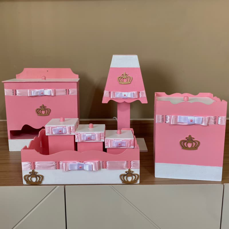 Kit de Bebê Princesa em MDF - Kit Higiene, Porta fraldas, Abajour, Lixeira