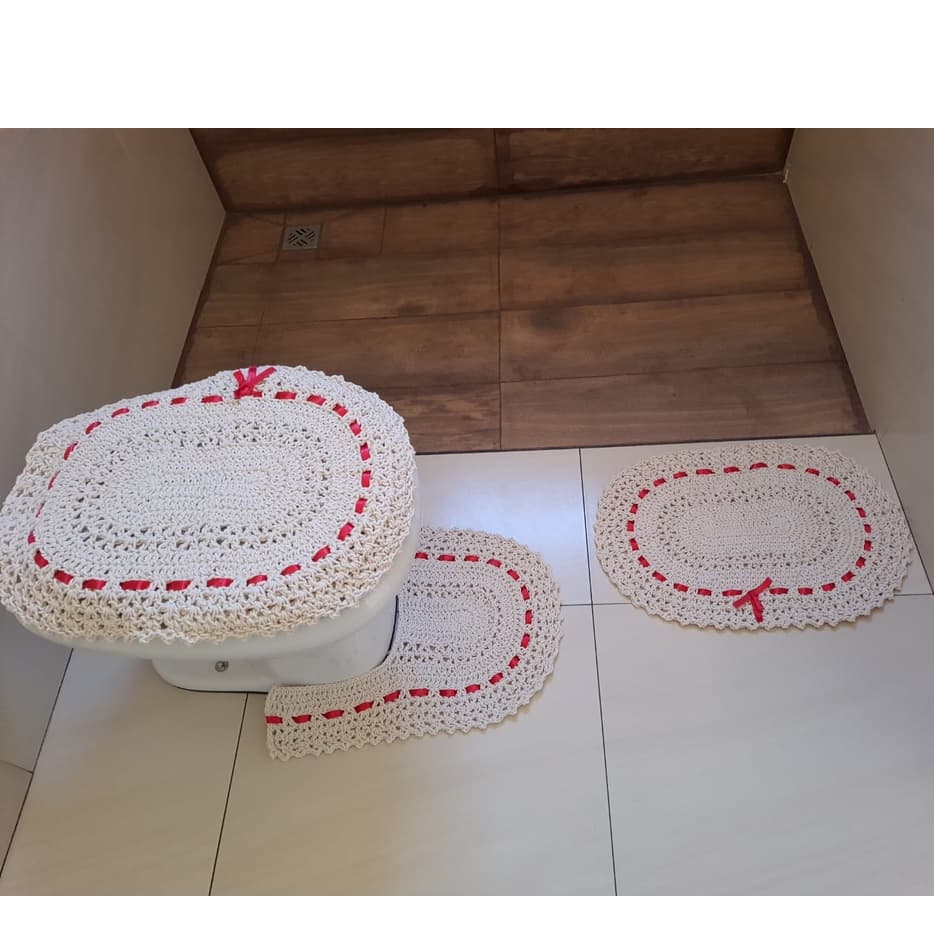 Jogo de Tapetes para Banheiro em Crochê com Fita - Vermelho - 3 pçs