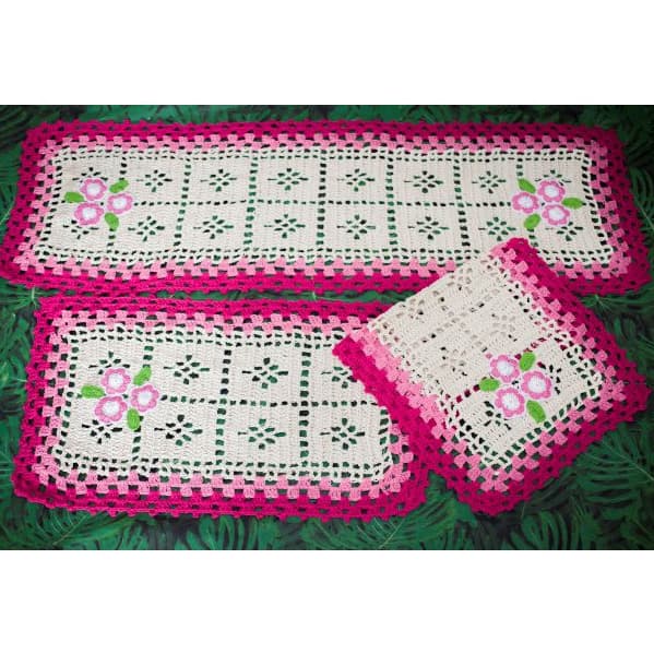 Jogo de Passadeira em Crochê Borda Colorida/Flor Linha - Tapete Cozinha- Rosa Claro e Rosa Escuro - 3 pçs