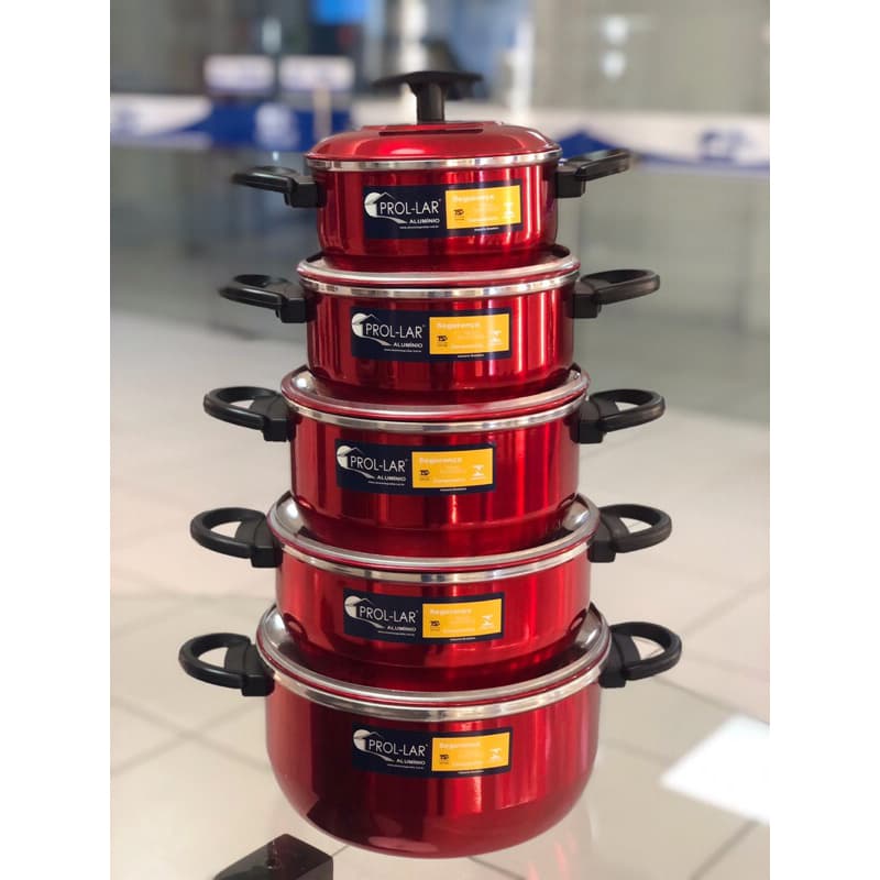 Conjunto com 5 panelas GRANDE em alumínio de excelente qualidade e resistência!