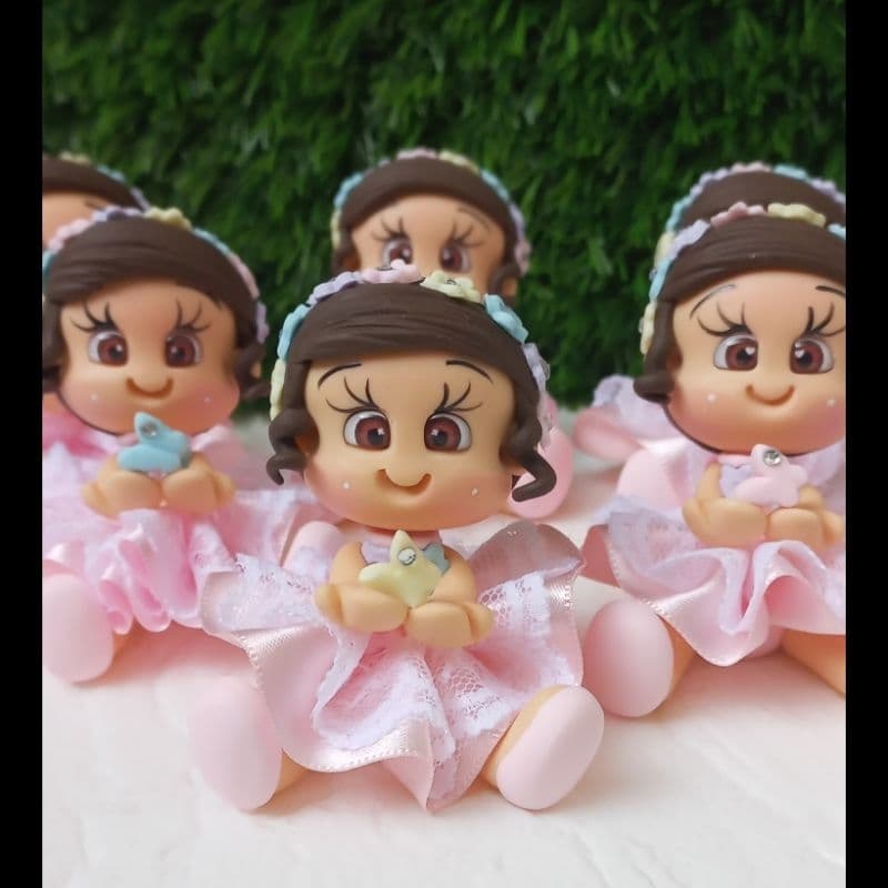5 apliques menininha em biscuit jardim borboleta na mão Envio em 15 dias úteis