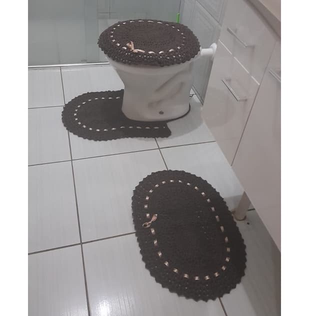 Jogo de Tapetes para Banheiro em Crochê com Fita - Barbante Marrom e Fita Creme - 3 pçs