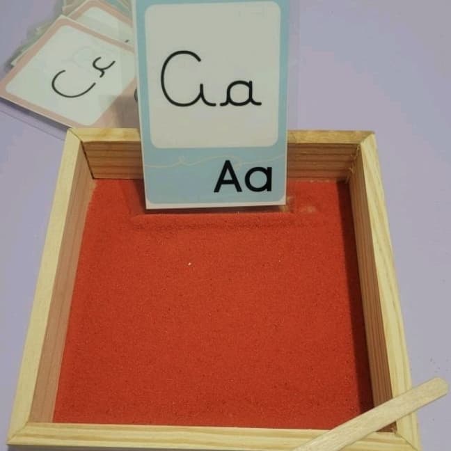 Caixa de areia 20x20 para traçado das letras/ alfabetização