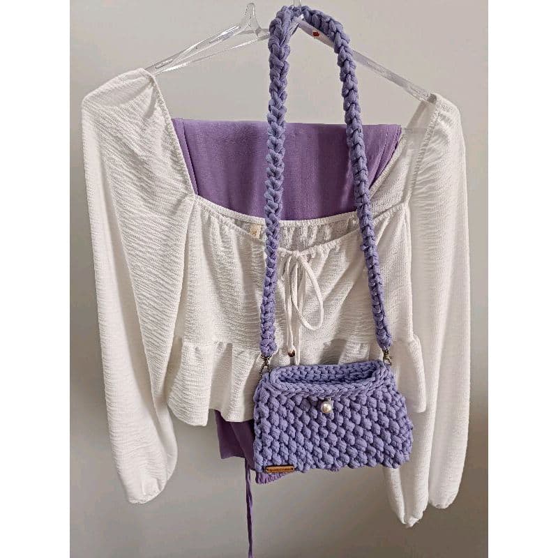 Bolsa de crochê em fio de malha na cor lavanda/ bolsa para passeio/ Bolsa de crochê tiracolo. Moda feminina Envio em 24horas