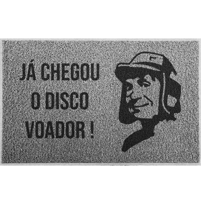 Tapete Capacho Já Chegou o Disco Voador Chaves Decoração Porta Quarto 60X40 cm.
