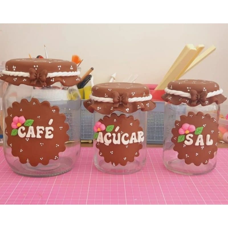 Kit 3 potes de vidro decorados de biscuit mantimentos