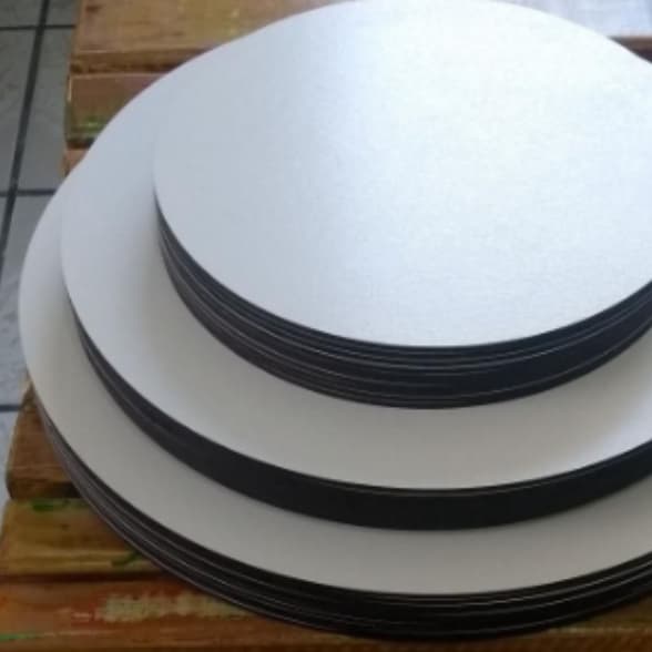 Cake Board 30cm em Mdf Branco 3mm Para Confeitaria e frios Borda Liso Com 10 Tabuleiros para bolos