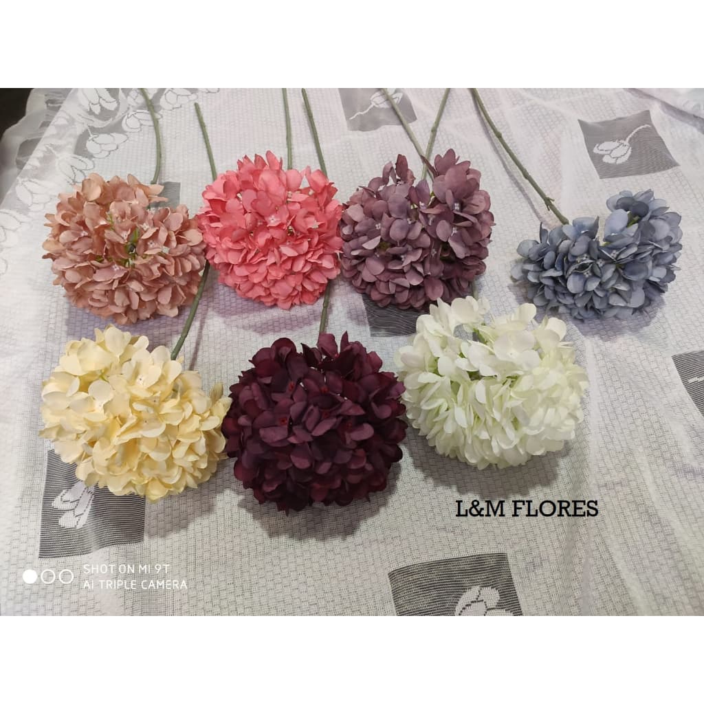 Galho de hortênsia artificial ideal para arranjos e decoração de casamento, festas, trabalho e eventos