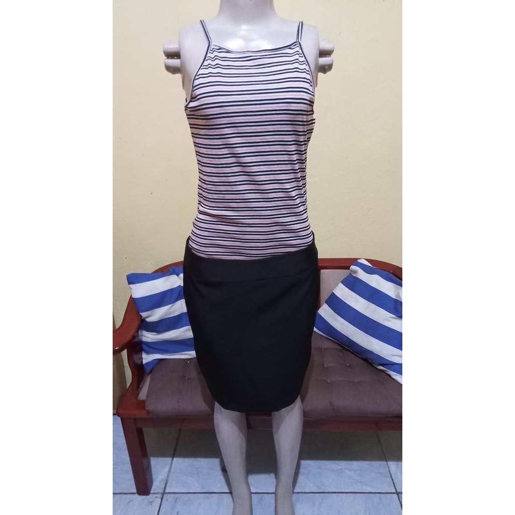 saia preta Yessica Basics/  -urbano-casual