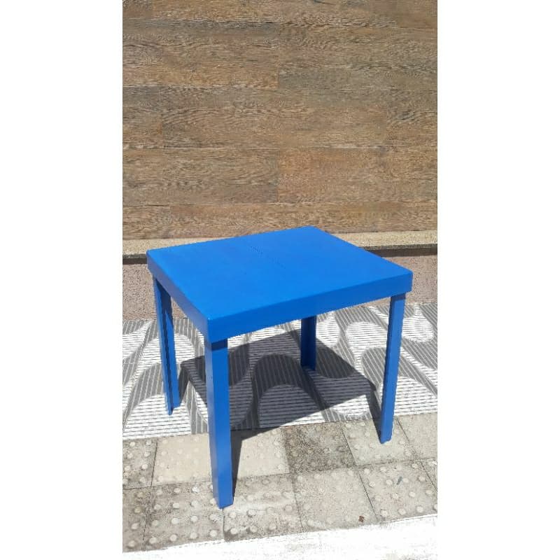 mesa infantil de madeira com uma cadeiras super resistente