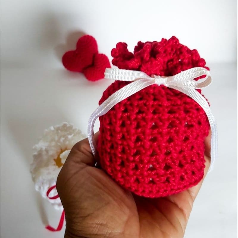 Saquinho Presente Crochê / sache / lembrancinha/ organizador/sabonete/porta absorvente/ dia das mães/ dia das avós/