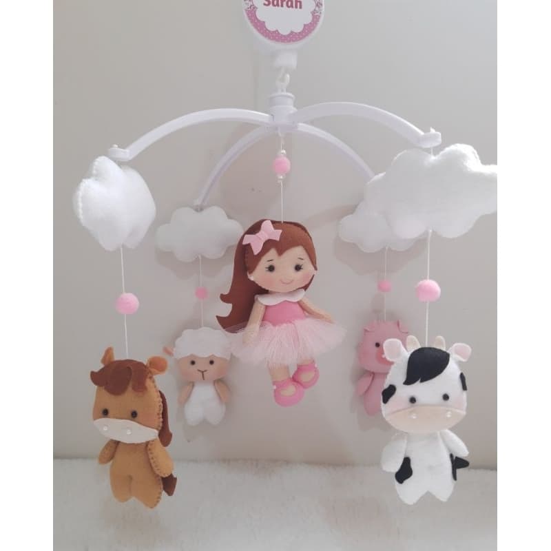 Mobile para berço musical e giratório fazendinha rosa