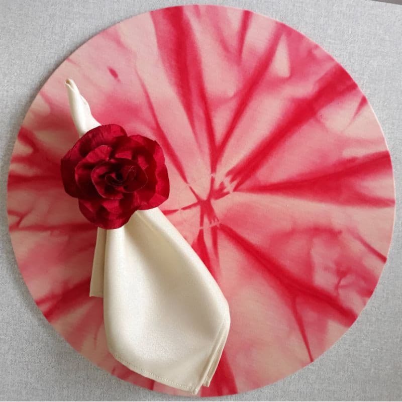 Kit 4 Capas de Sousplat Soupla Suplat 35x35 Mesa Posta Tie Dye