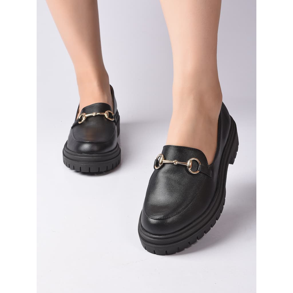 Loafer Feminino Preto Dourado Solado Tratorado Mocassim