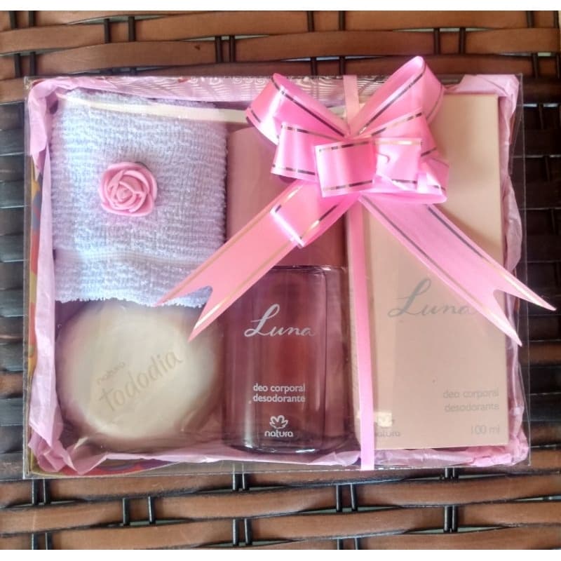 Deo corporal feminino+2sabonete OU Deo corporal+ sab.+toalhinha Natura/ Avon.