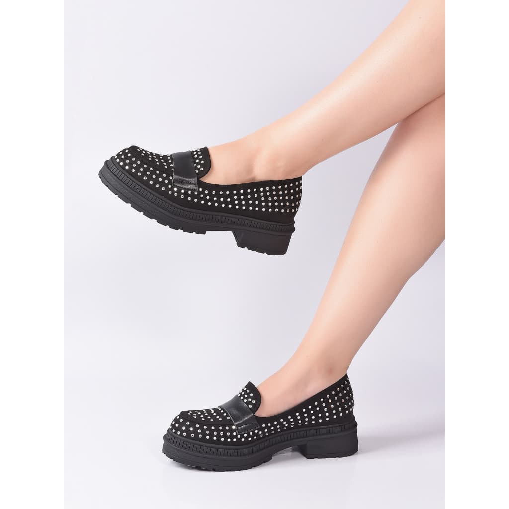 Loafer Feminino Preto Com Strass Solado Tratorado Mocassim