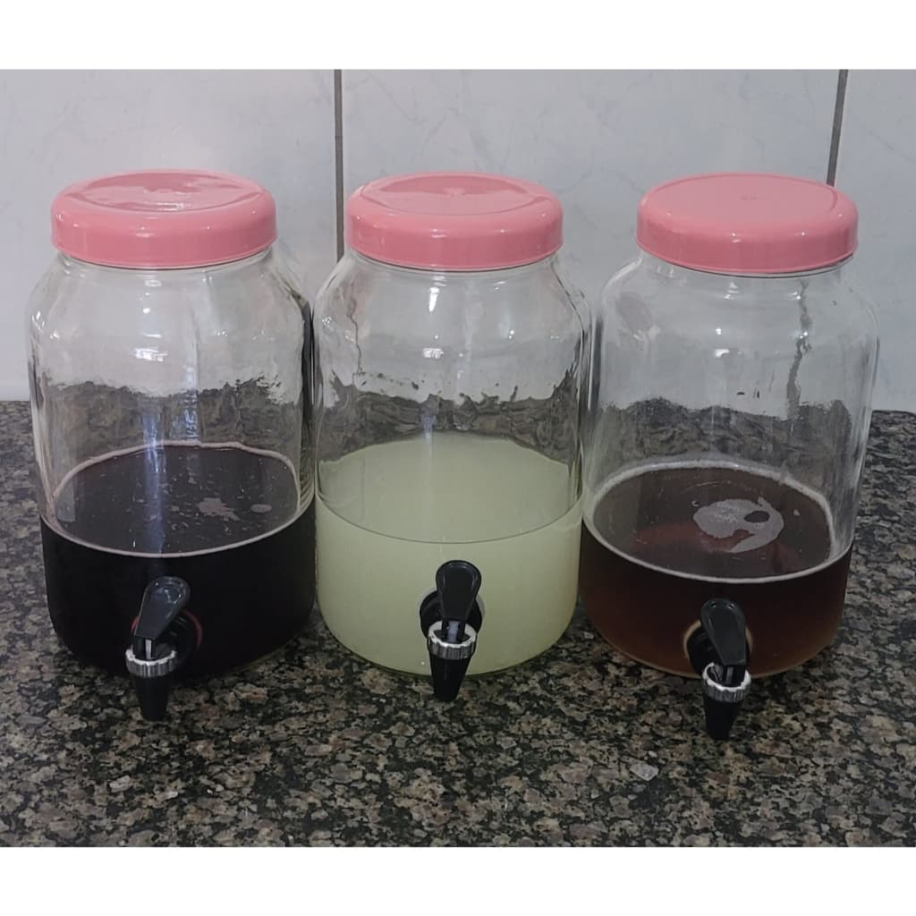 Suqueira de vidro, Kit de 3 Suqueiras de vidro, porta suco, porta água, tampa de plástico