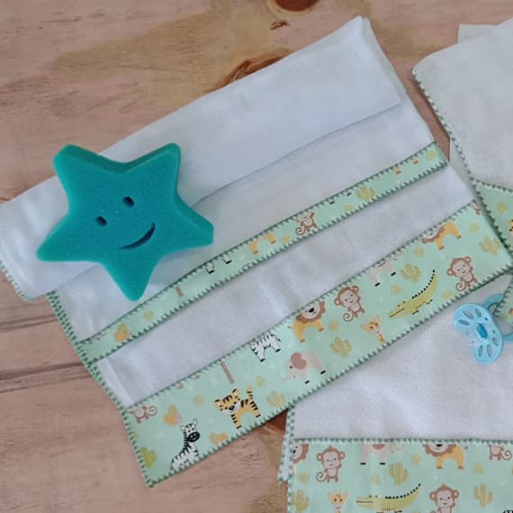 Kit Fraldinha Boca Toalha Banho Toalha Ombro Porta Chupeta e Manta Fralda 5 Peças