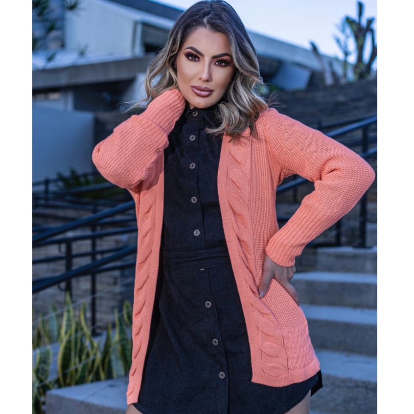 Cardigan feminino longo tricô detalhes trançado modelo aberto
