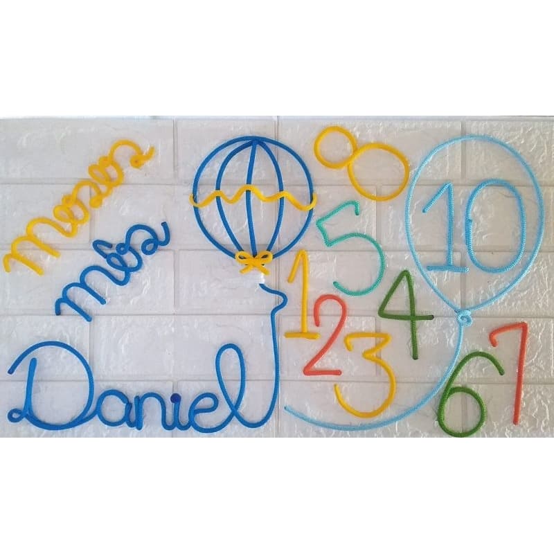 Kit Mesversário:nome simples até 8 LETRAS ,números , Mês,meses, Bexiga e 1 desenho (dados pelo chat)
